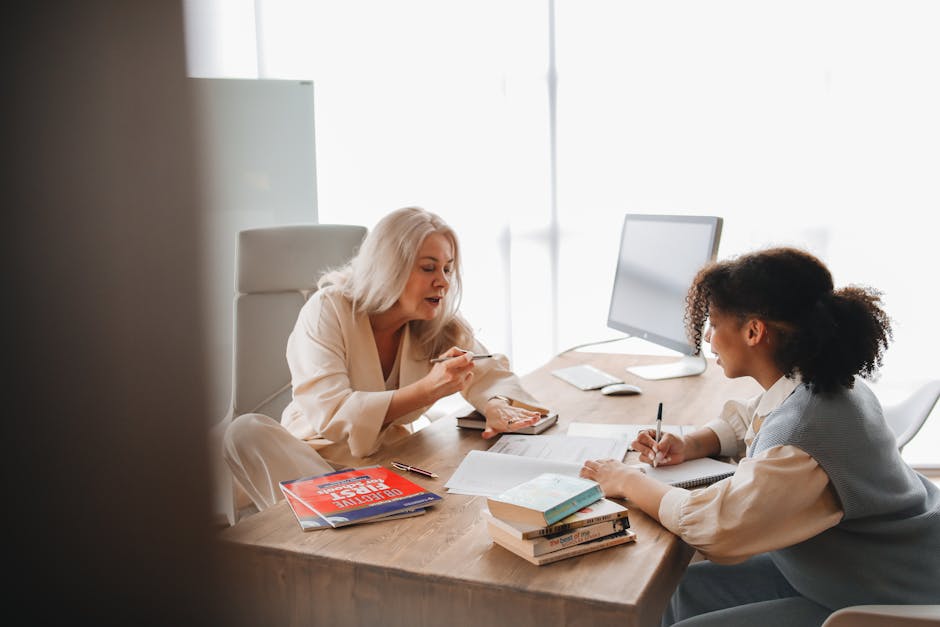 A tutor helping a student correct common mistakes in direct and indirect speech transformations