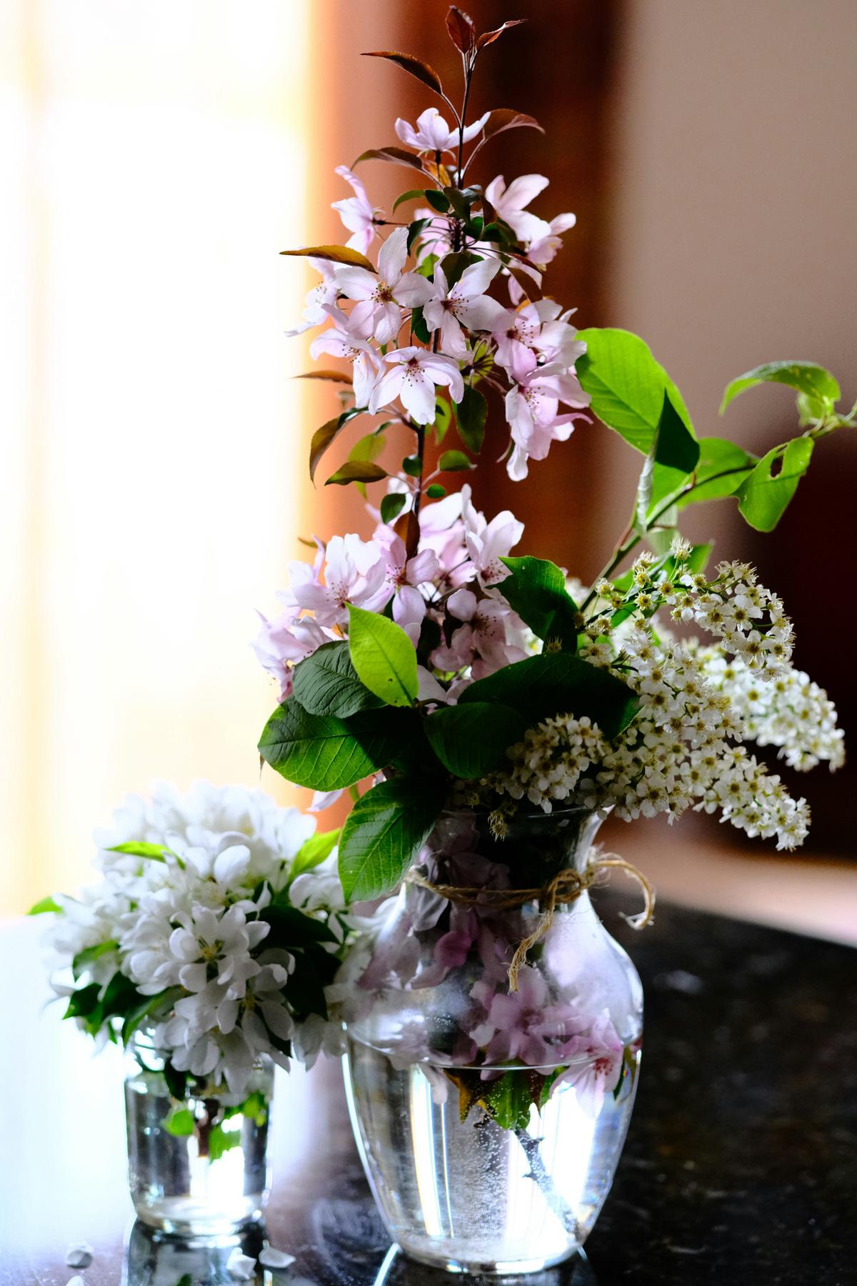 A step-by-step process of creating a spring floral arrangement at home